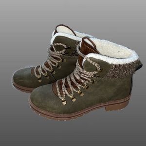 CUTE green fur boots